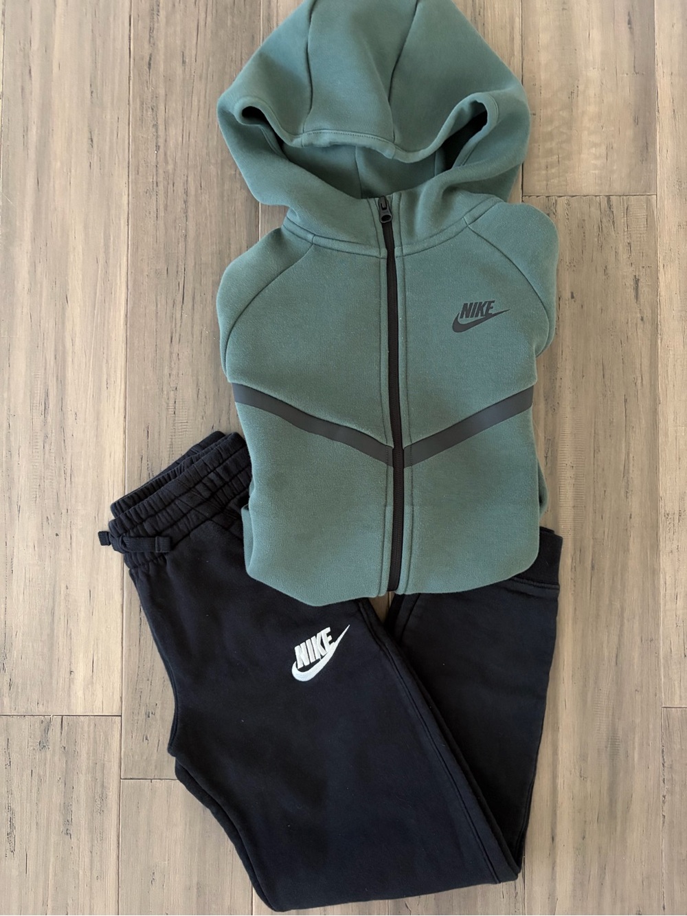 Nike Tech hoodie & joggers - boys size M